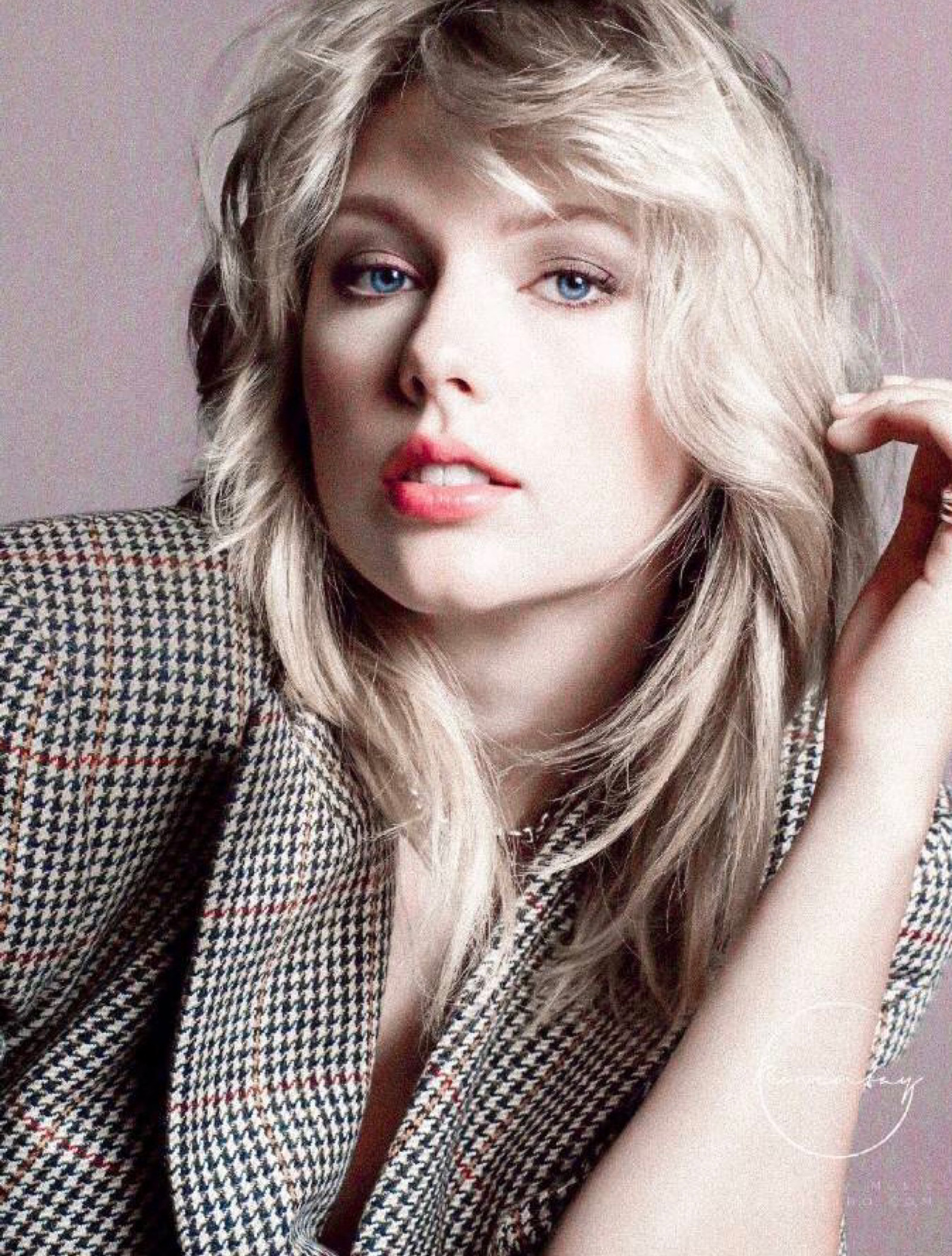 霉霉最新動(dòng)態(tài)揭秘，科技新品引領(lǐng)生活新潮流！