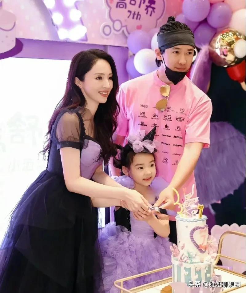 高云翔最新圖片，學(xué)習、變化與自信的舞臺風(fēng)采展示