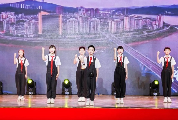 文化與時(shí)尚交融，最新廣場(chǎng)舞曲引領(lǐng)2024風(fēng)尚