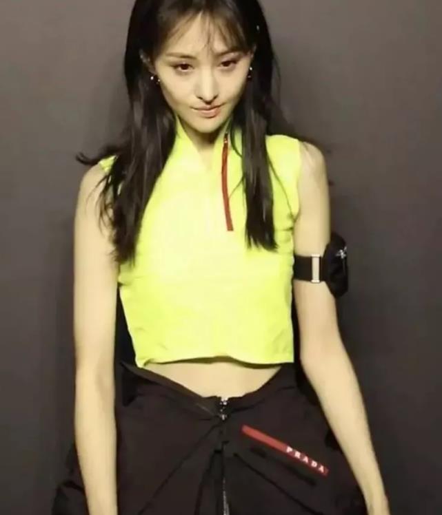 鄭爽最新動(dòng)態(tài)2024，多維度審視與深度探討