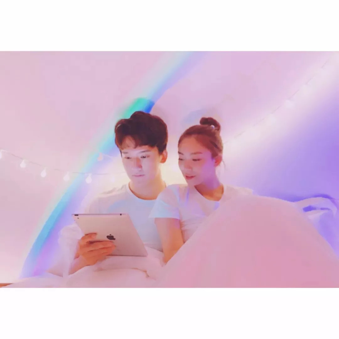 最新白邊情侶頭像2024，愛(ài)的日常趣事與甜蜜瞬間