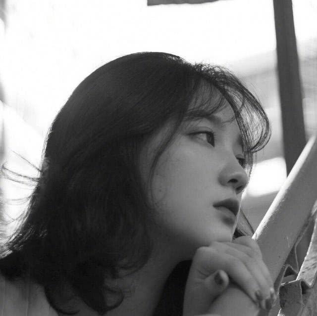 最新潮流前線(xiàn)，展現獨特個(gè)性的時(shí)尚風(fēng)采！