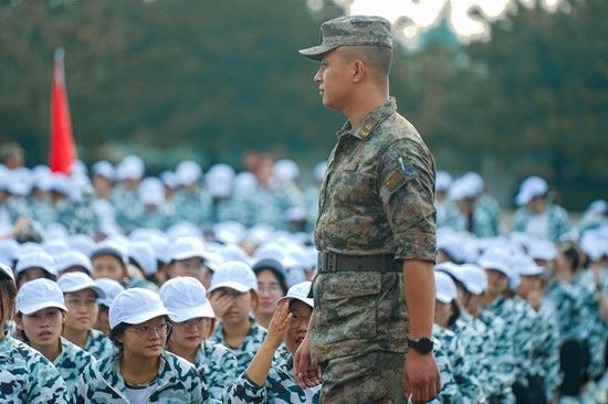 最新軍旅歌曲2024，軍歌嘹亮，情義永恒