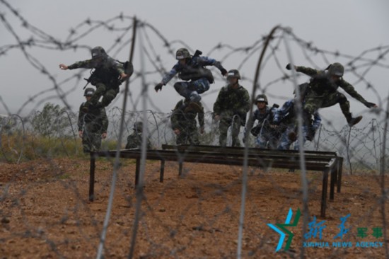 大學(xué)最新野戰圖片揭秘，小巷深處的獨特風(fēng)情魅力展示
