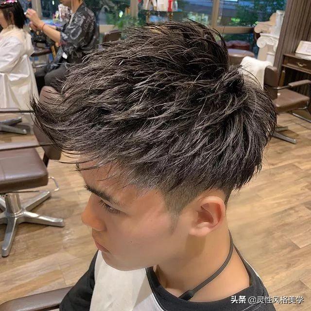 男性最新發(fā)型，心靈與自然的時(shí)尚之旅