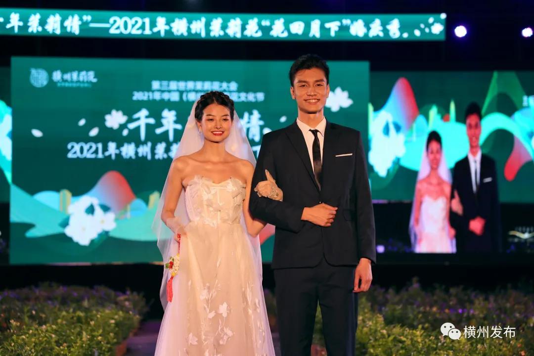 花田月下，友情的綻放與心靈的陪伴最新章節