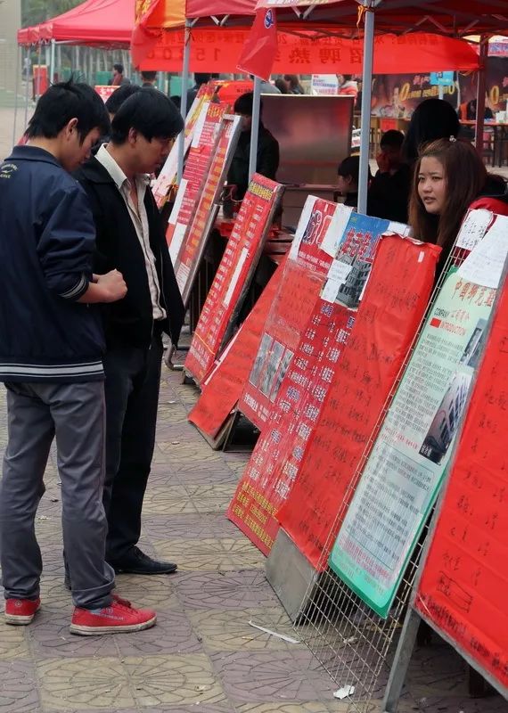 豐城最新晉工招聘，小巷中的獨特機遇，探索職業(yè)新篇章！