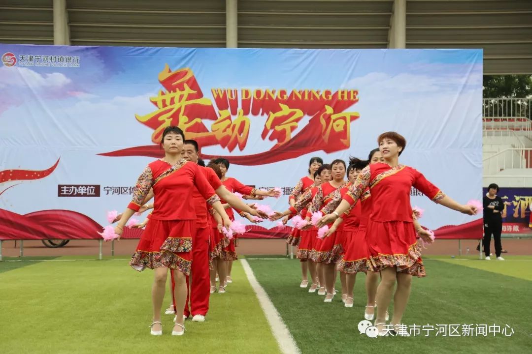 雪山姑娘的獨特風(fēng)情，最新水兵舞在小巷深處的展現