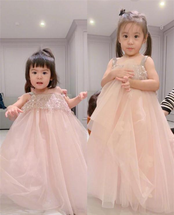 賈靜雯布布最新照片,賈靜雯布布最新照片，時(shí)光中的優(yōu)雅女神