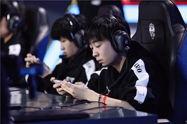 KPL秋季賽最新戰報，賽場(chǎng)風(fēng)云激蕩，觀(guān)點(diǎn)探析全面呈現