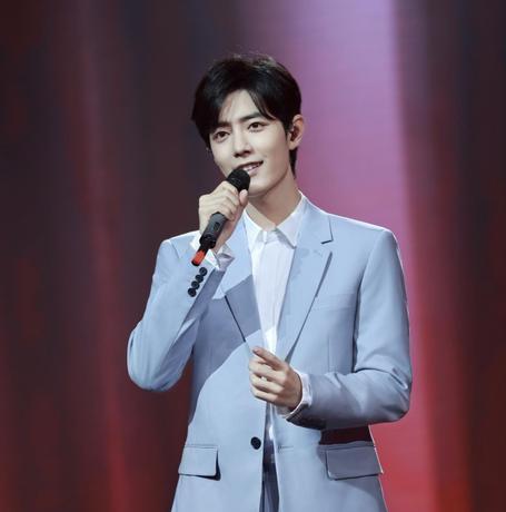 肖戰最新應援點(diǎn)亮科技之光，新品璀璨，生活因你而精彩