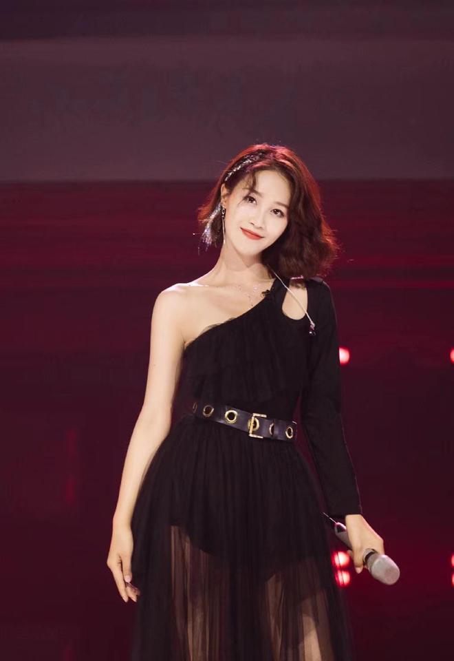 藍盈瑩最新動(dòng)態(tài)，演技與公眾形象的閃耀碰撞