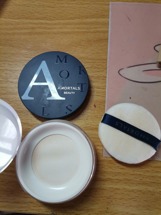 最新散粉測評，與自然美景同行，尋找內心的寧靜與平和的妝容秘籍