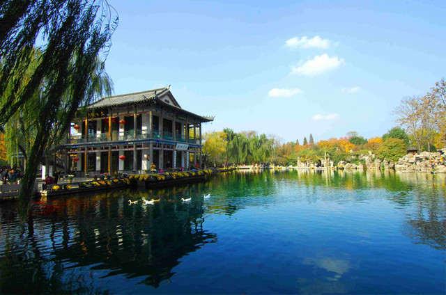 大明湖深度游，巷弄美食秘境探索