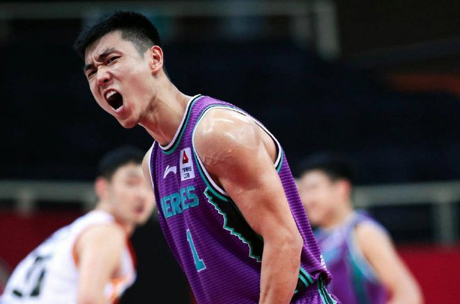 高詩(shī)巖最新動(dòng)態(tài)，籃球新星閃耀賽場(chǎng)，影響力持續擴大