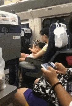 最新地鐵男必備神器，高科技伴侶引領(lǐng)未來(lái)出行風(fēng)潮