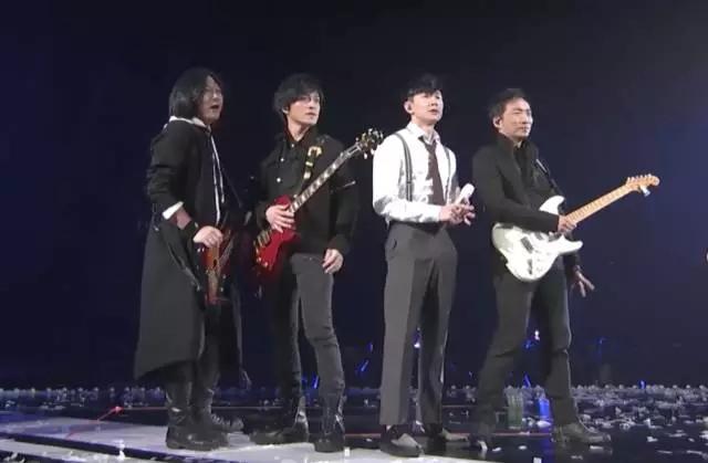 林俊杰最新翻唱歌曲，小巷深處的音樂(lè )與美食之旅