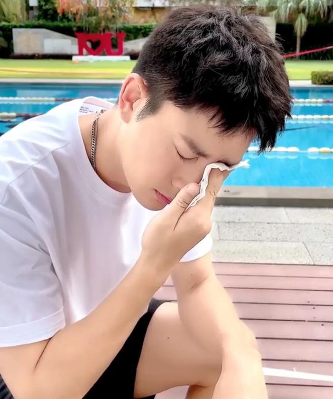 賈乃亮最新直播手機，直播間的溫馨日常與友情的紐帶展現標題魅力！