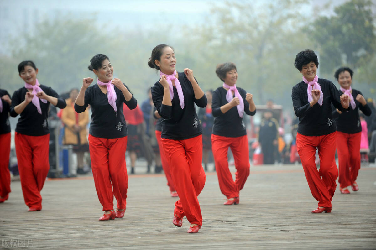 最新廣場(chǎng)舞共舞樂(lè )翻天，步驟指南與熱鬧狂歡