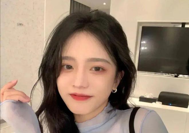 最新長(cháng)發(fā)美女視頻，心靈與自然的絕美之旅