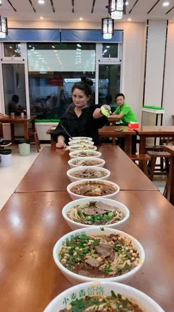 智能面食競技盛宴，全新科技引領(lǐng)吃面條比賽風(fēng)潮！