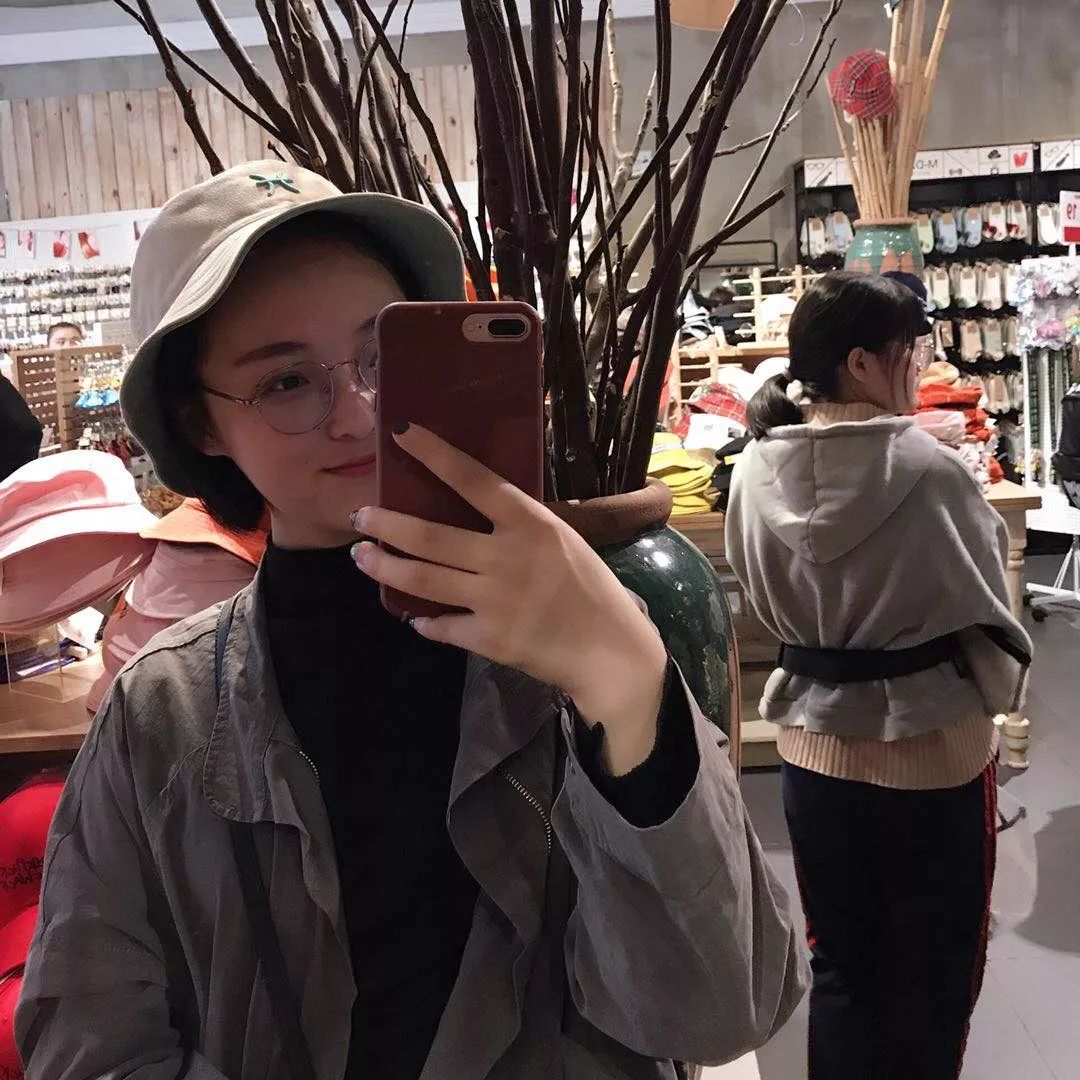 賀微演員，演藝之路的璀璨之星