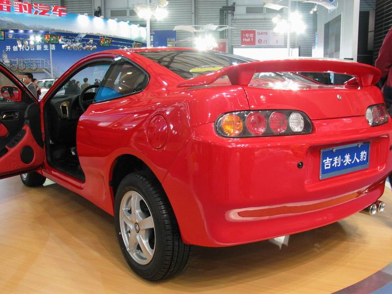 吉利美人豹新款上市，小巷中的隱藏特色小店亮相