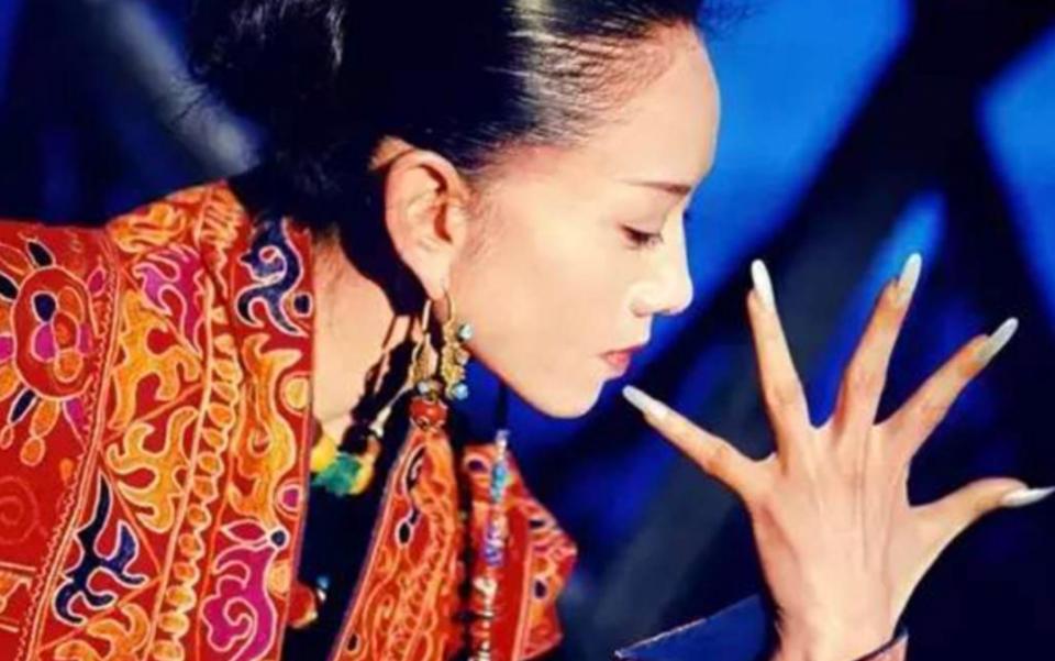 楊麗萍最新近照曝光，如何獲取并評價(jià)舞蹈巨星的最新照片？