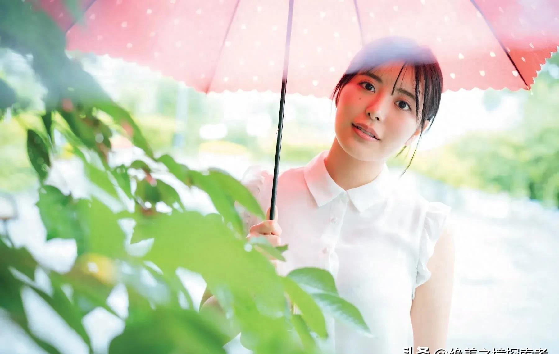 科技新品重塑時(shí)尚舞臺，模特泳裝比賽體驗未來(lái)魅力之旅