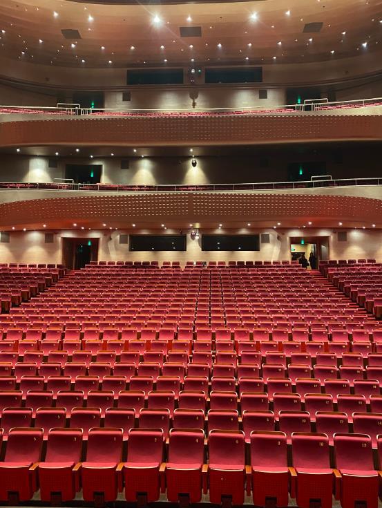 11月21日出生明星的寧靜之旅，與大自然美景的邂逅和內心的尋找