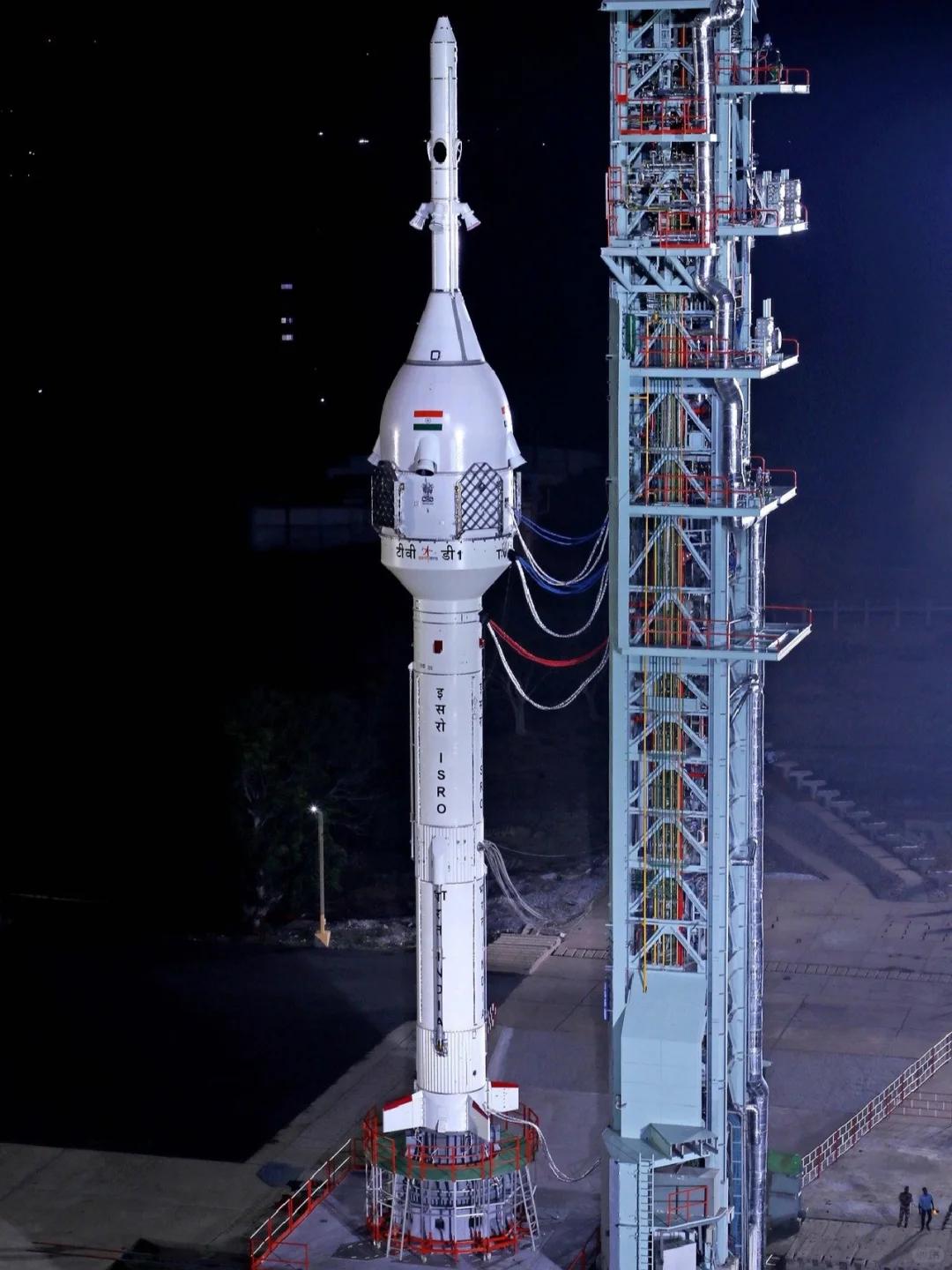 最新衛星火箭，雙刃劍效應下的發(fā)展觀(guān)點(diǎn)解析