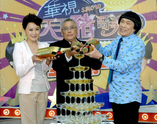 豬哥亮陳亞蘭最新動(dòng)態(tài)揭秘，小巷美食寶藏大揭秘！