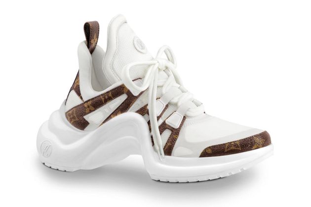 最新款LV女鞋登場(chǎng)，時(shí)尚巔峰之作閃耀亮相