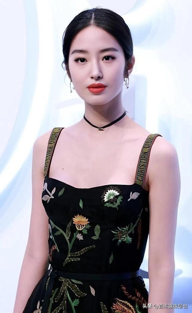 演員鈺探尋隱秘寶藏，小巷特色小店的奇妙之旅