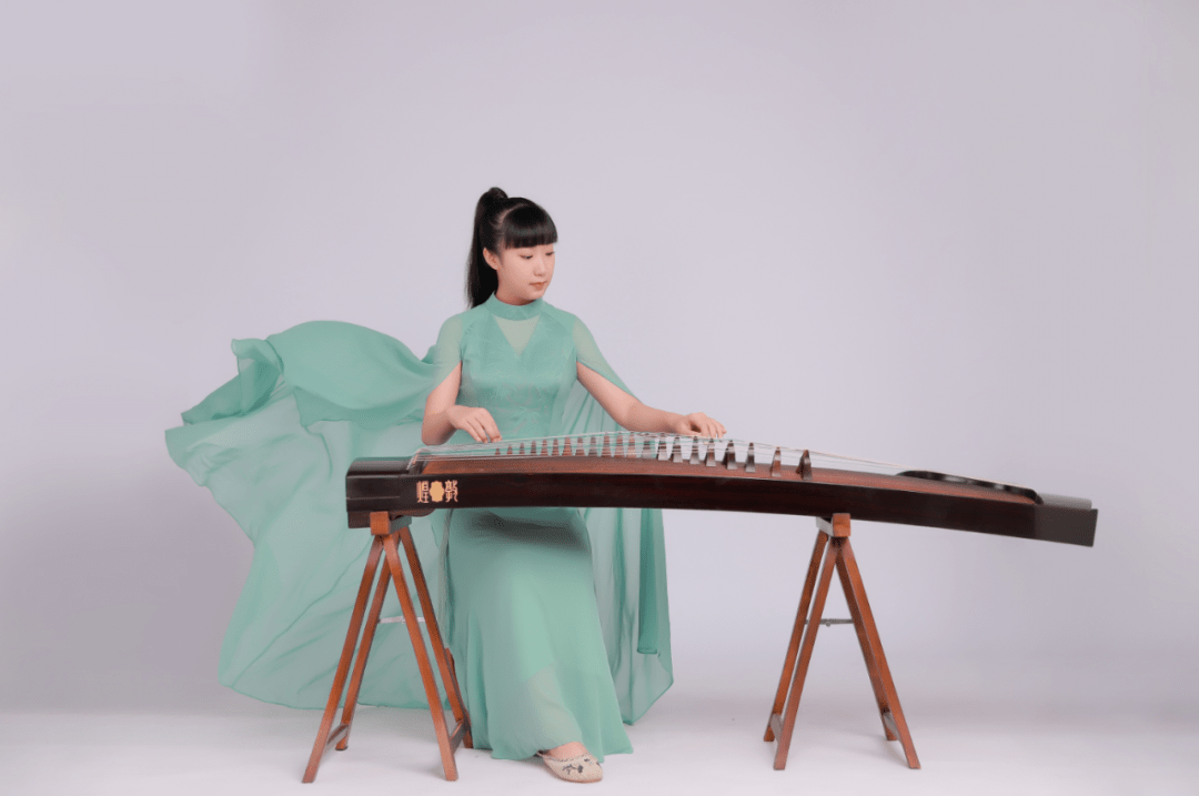 古箏明星，探尋自然美景之旅，尋找內心的平和寧靜