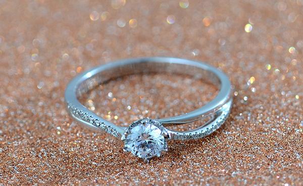 小巷深處的珠寶秘境之旅，探尋結婚鉆戒的價(jià)格