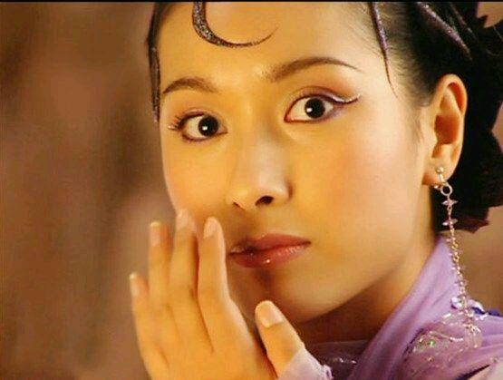 探秘小巷寶藏，女明星小說(shuō)專(zhuān)屬店鋪的獨家珍藏