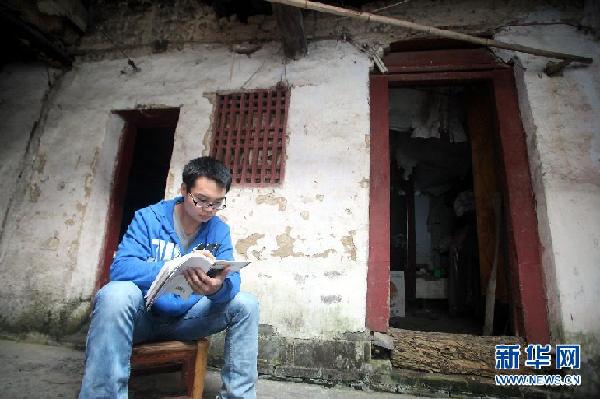 寒門(mén)才子新篇章，逆風(fēng)翱翔，勵志傳奇的書(shū)寫(xiě)