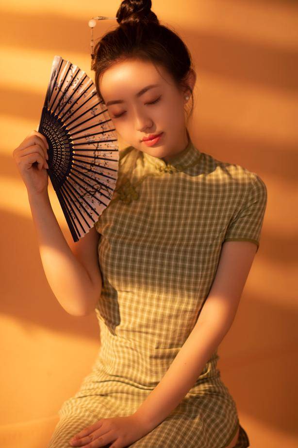 女演員古箏，與自然美景的邂逅，探尋內心平和之聲