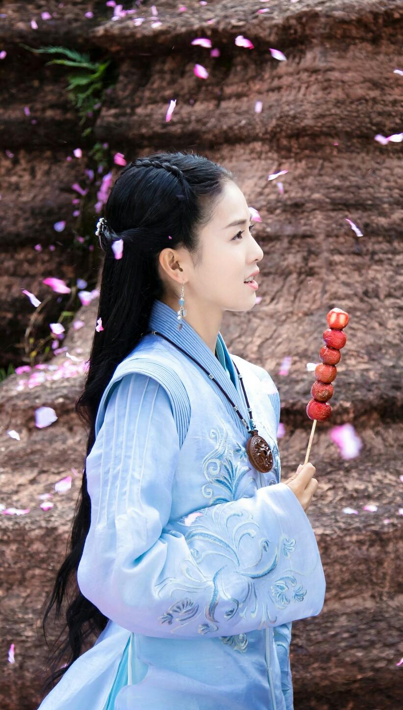 白鹿演員照片分享，自然之旅的心靈探尋與寧靜之尋