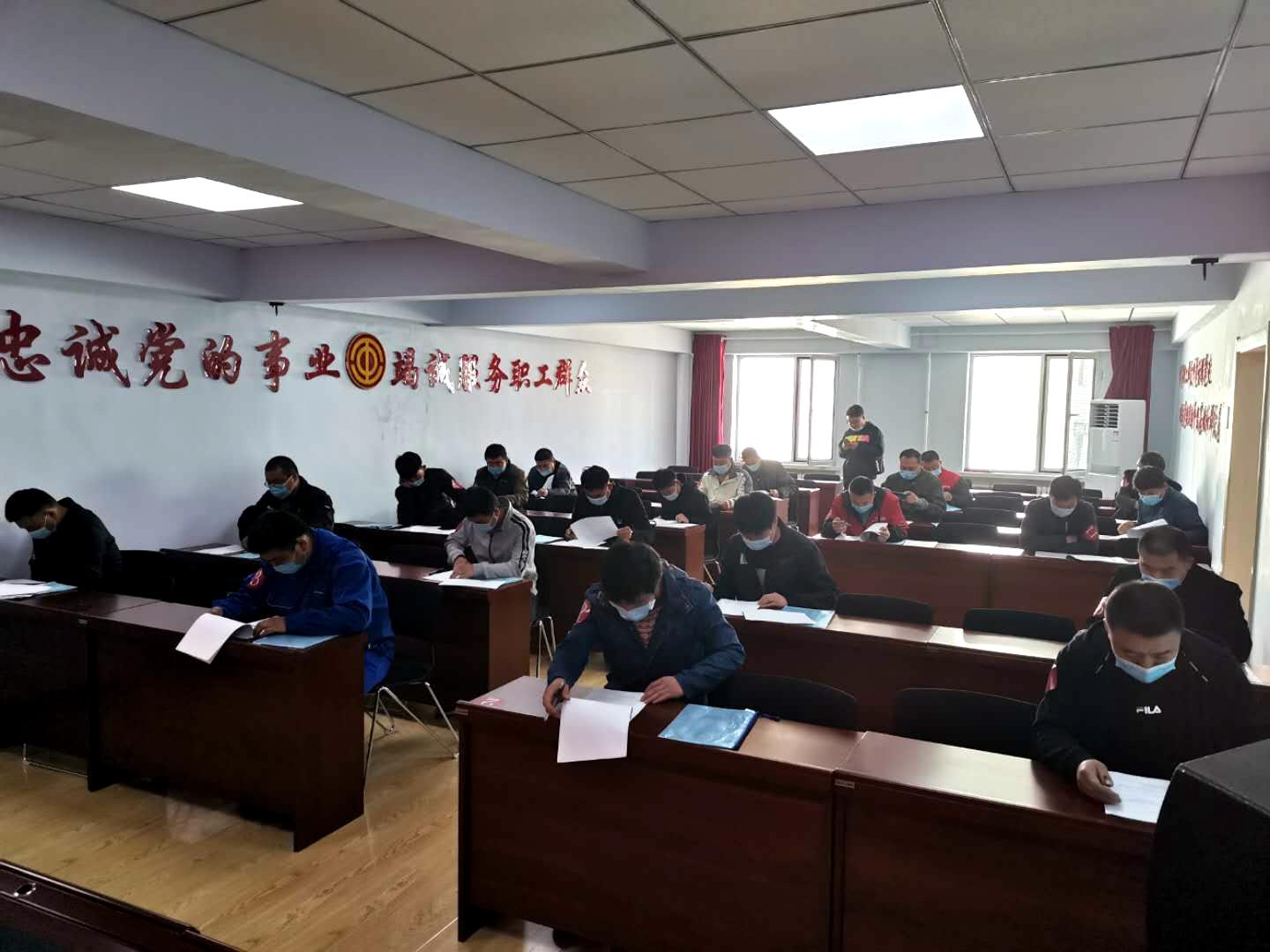 汽修技藝較量，時(shí)代的印記與技術(shù)的榮光競賽