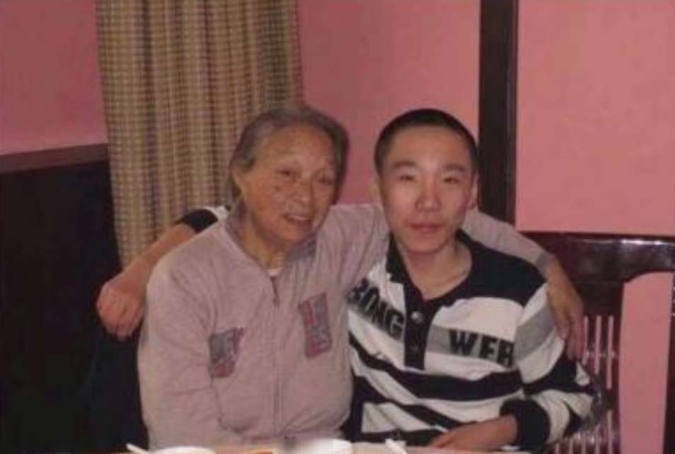 演員孫星，舞臺到熒屏的蛻變之路——自信與成就的力量