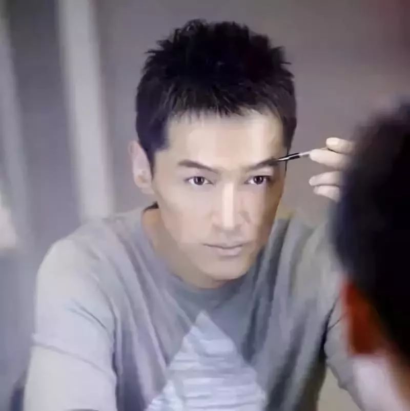 男明星與同性戀話(huà)題，理解與尊重的步驟指南