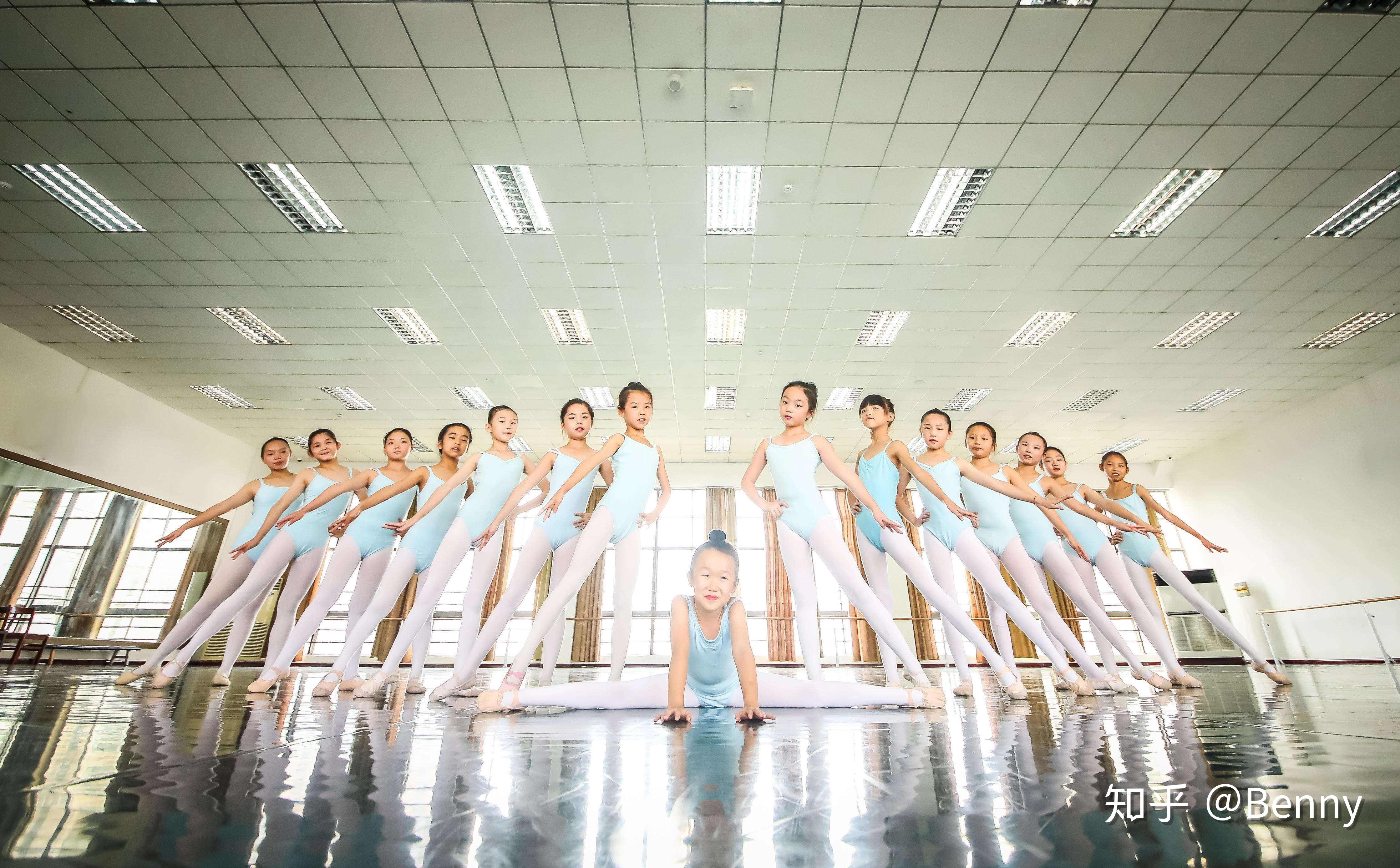 最新男生舞蹈，自信、成長(cháng)與無(wú)限舞動(dòng)的力量