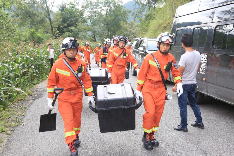 納雍山體滑坡最新消息，探秘滑坡背后神秘角落的小巷特色小店