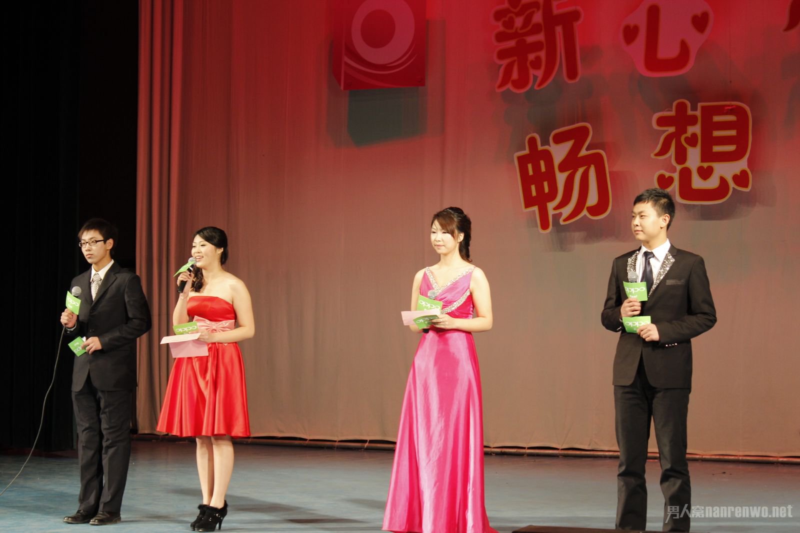 引領(lǐng)時(shí)代風(fēng)尚的舞臺之韻，最新主持詞精選集