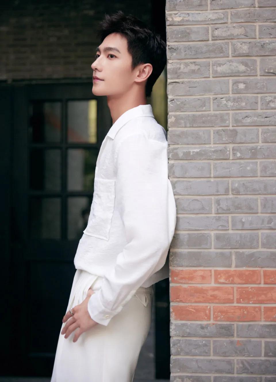 時(shí)尚套裝，自信與成就感的完美融合圖片展示