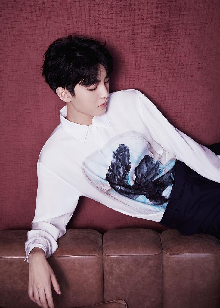 王俊凱最新寫(xiě)真，陽(yáng)光下的青春風(fēng)采