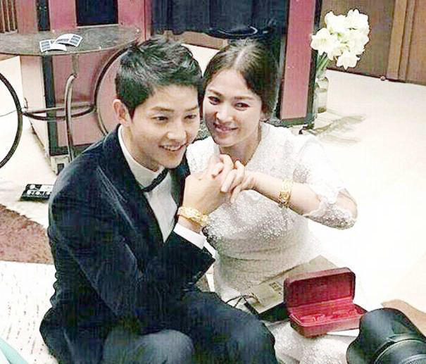 宋慧喬與宋仲基的最新動(dòng)態(tài)，明星情侶變遷引發(fā)公眾關(guān)注熱議