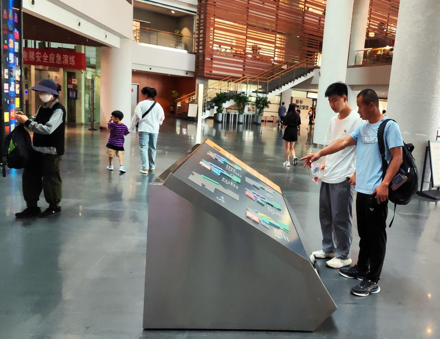 最新圖書(shū)信息，價(jià)值與爭議并存的影響探討